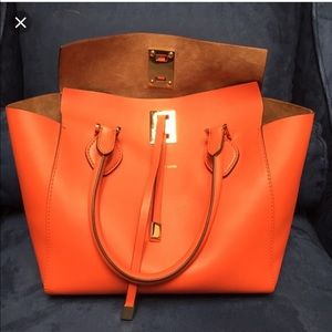 👜Orange Michael Kors Miranda Tote👜